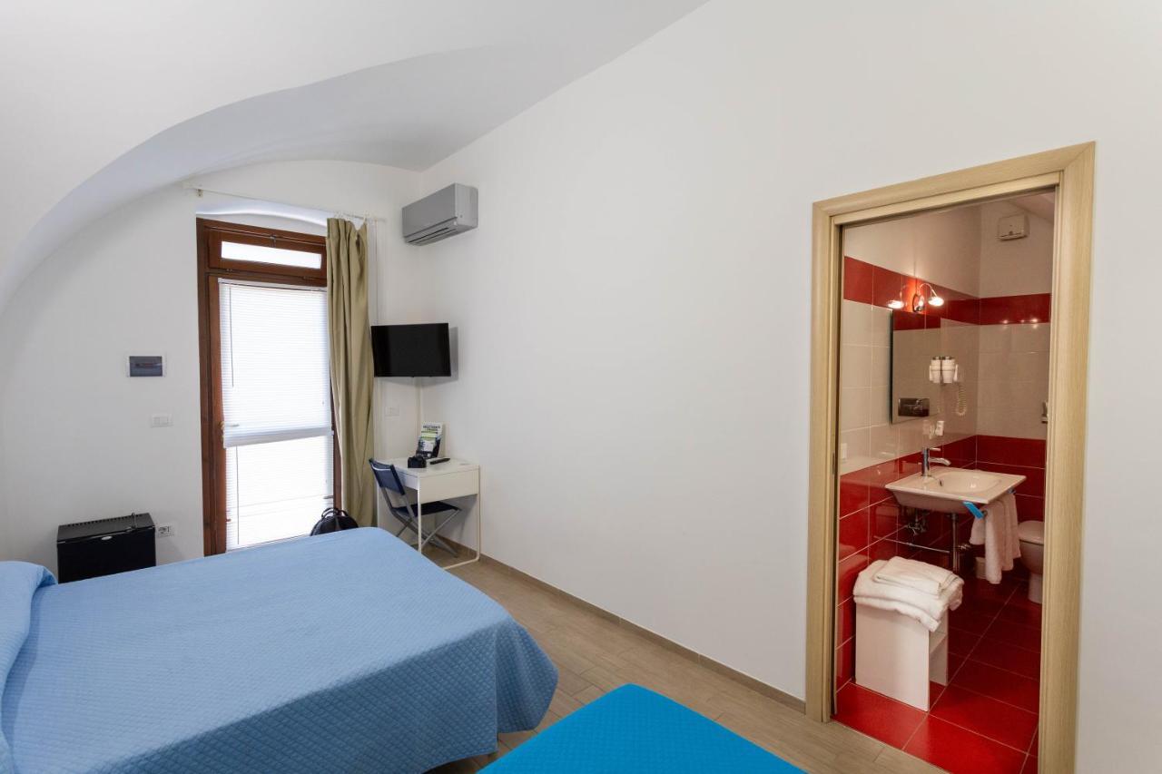 Z'Bass Rooms Termoli Bagian luar foto
